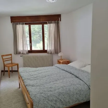 Central 2-bedroom Condo, Terrace & Indoor Parking 克莱恩 蒙塔纳