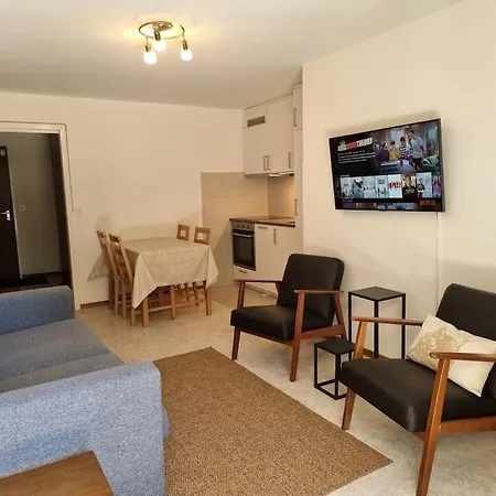 公寓 Central 2-bedroom Condo, Terrace & Indoor Parking 克莱恩 蒙塔纳